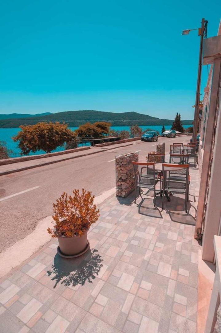 Villa Raguz Sa Privatnom Plazom I Garazom Неум Екстер'єр фото